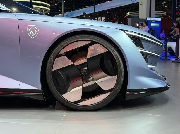 Peugeot Concept 6 // Source : Vincent Sergère - Frandroid