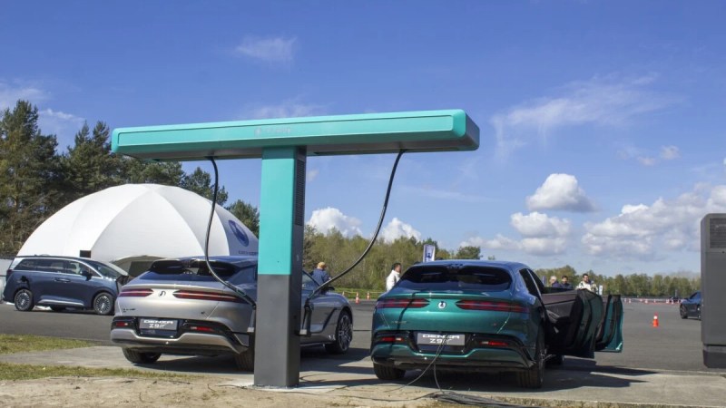 Recharge en moins de 5 minutes : BYD lance son réseau Flash Charging en Europe avec 3 000 stations prévues, et la France dans le viseur