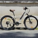 On a roulé avec le nouveau vélo électrique Intersport à moins de 1000 euros : il devrait tout cartonner en 2026