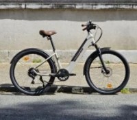 Le vélo électrique à moins de 1000 euros Intersport Nakamura Crossover E. // Source : M. Lauraux pour Frandroid