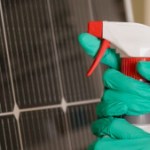 Pourquoi le liquide vaisselle est le pire ennemi de vos panneaux solaires