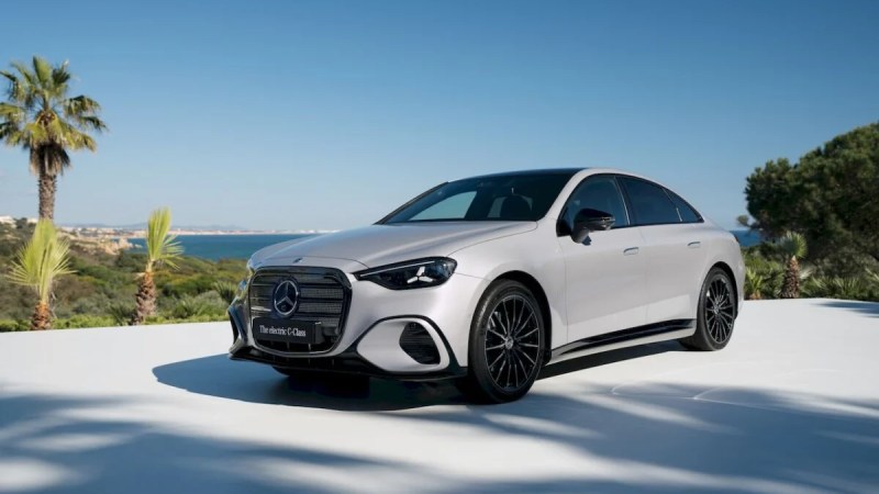 Mercedes Classe C&nbsp;: la berline la plus vendue de la marque fait le grand saut électrique avec 760 km d’autonomie et un écran XXL