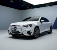  
Energieverbrauch kombiniert: 18,6-14,2 kWh/100 km | CO₂-Emissionen kombiniert: 0 g/km | CO₂-Klasse: A [1]
 
Exterieur: AMG Line; MANUFAKTUR opalithweiß metallic bright
 
 
[1] Die Angaben sind vorläufig. Es liegen bislang weder bestätigte Werte von einer amtlich anerkannten Prüforganisation noch eine EG-Typgenehmigung noch eine Konformitätsbescheinigung mit amtlichen Werten vor. Abweichungen zwischen den Angaben und den amtlichen Werten sind möglich.
 
//
The all-new Mercedes-Benz C 400 4MATIC electric.
 
Energy consumption combined: 18,6-14,2 kWh/100 km | CO₂ emissions combined: 0 g/km | CO₂ class: A [1]
 
Exterior: AMG Line; MANUFAKTUR opalithe white bright
 
[1] The information is provisional. Neither confirmed values from an officially recognised testing organisation nor an EC type approval nor a certificate of conformity with official values are available to date. Deviations between the data and the official values are possible.
