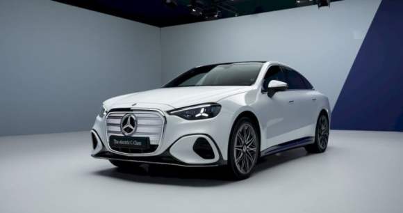  
Energieverbrauch kombiniert: 18,6-14,2 kWh/100 km | CO₂-Emissionen kombiniert: 0 g/km | CO₂-Klasse: A [1]
 
Exterieur: AMG Line; MANUFAKTUR opalithweiß metallic bright
 
 
[1] Die Angaben sind vorläufig. Es liegen bislang weder bestätigte Werte von einer amtlich anerkannten Prüforganisation noch eine EG-Typgenehmigung noch eine Konformitätsbescheinigung mit amtlichen Werten vor. Abweichungen zwischen den Angaben und den amtlichen Werten sind möglich.
 
//
The all-new Mercedes-Benz C 400 4MATIC electric.
 
Energy consumption combined: 18,6-14,2 kWh/100 km | CO₂ emissions combined: 0 g/km | CO₂ class: A [1]
 
Exterior: AMG Line; MANUFAKTUR opalithe white bright
 
[1] The information is provisional. Neither confirmed values from an officially recognised testing organisation nor an EC type approval nor a certificate of conformity with official values are available to date. Deviations between the data and the official values are possible.
