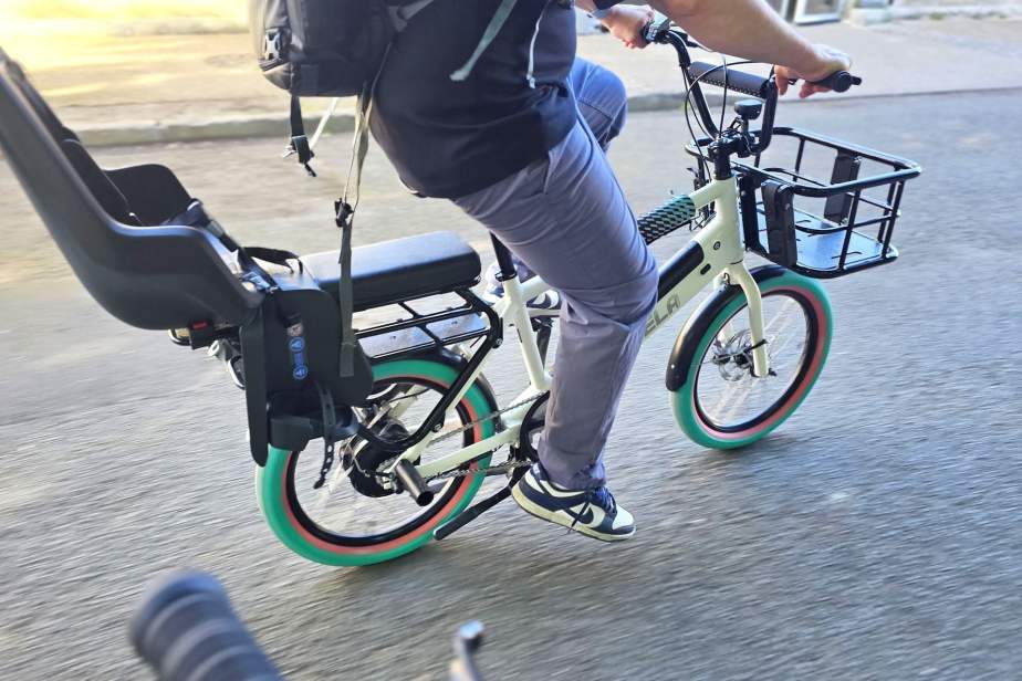 Pamela C18+ dirigindo