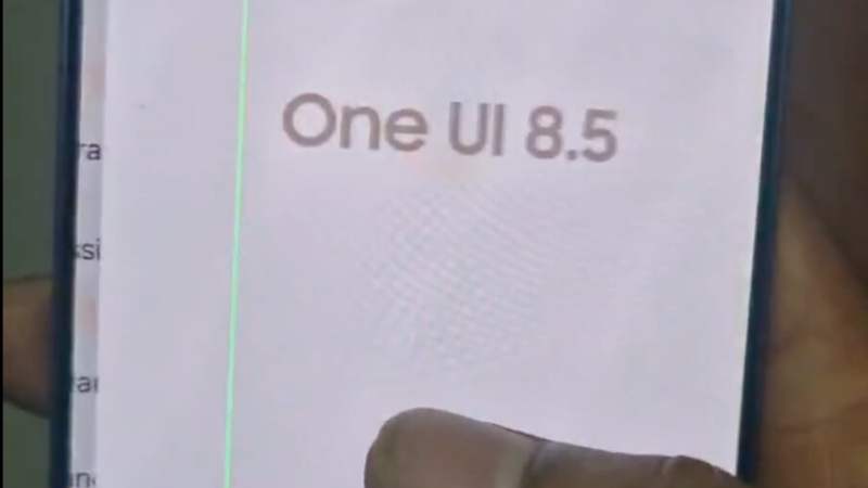 Panne matérielle ou vaste canular&nbsp;? Le Galaxy S26 Ultra touché par le problème de ligne verte