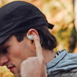 Suunto Spark : la marque finlandaise abandonne la conduction osseuse avec ses premiers écouteurs open-ear