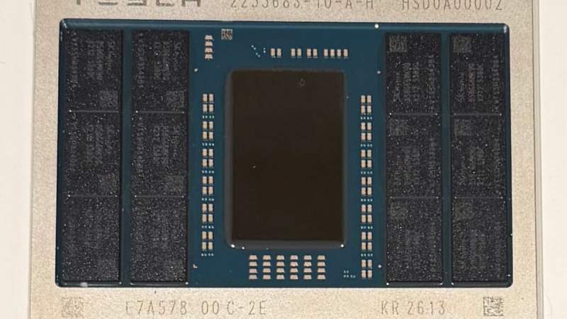 Nouvelle puce Tesla&nbsp;: ce que “l’une des puces d’IA les plus produites de l’histoire” va changer dans votre quotidien