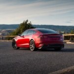 Piégés dans leur Tesla en feu : le rapport glaçant qui remet en cause le « tout électronique »