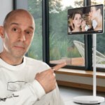 J&rsquo;ai testé le Thomson Go Plus Pro UHD : l&rsquo;écran mobile tactile 4K sous Android monté sur roulettes pour une liberté totale