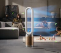 TP14_WHSGLD_047-RGB-FilmStill-LivingRoom-Woman-Sofa-Child-Dog-A4_MIX