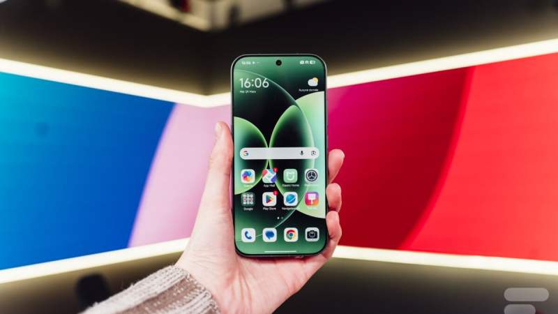 Le Xiaomi 17 perd 220&nbsp;€&nbsp;: une débauche de puissance sous un écran OLED et un format compact