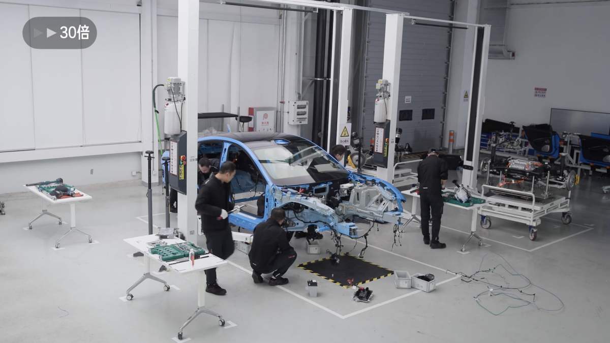 Image Xiaomi a désossé sa SU7 en direct : voici la vidéo de son réassemblage intégral en 8 minutes chrono