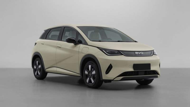 Le numéro 1 de la voiture électrique veut désormais envahir l’Europe avec une nouvelle compacte hybride