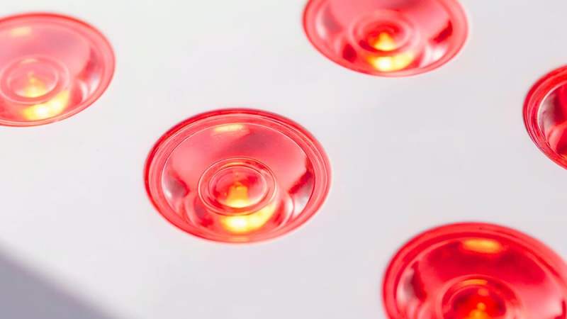 Ultrahuman Photon : après les bagues connectées, cette marque lance un appareil de thérapie à la lumière rouge