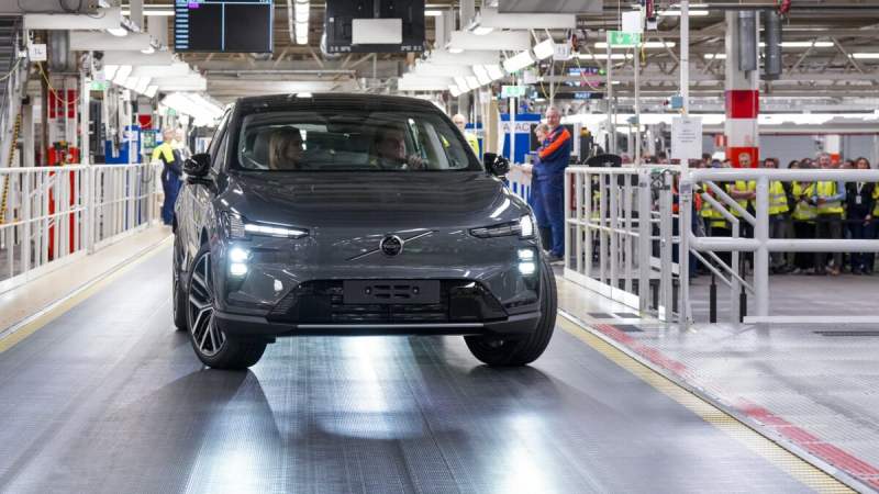 93 kg d&rsquo;aluminium injectés en 0,08 seconde&nbsp;: on a visité l&rsquo;usine futuriste qui fabrique le nouveau Volvo EX60