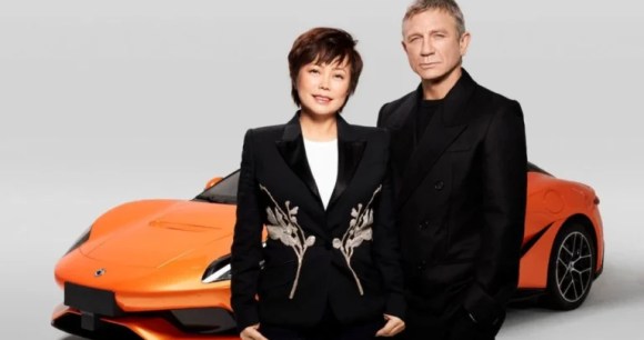 Daniel Craig et Stella Li // Source : BYD Daniel Craig et Stella Li // Source : BYD