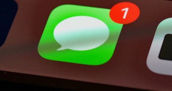 L'application iMessage sur iPhone // Source : Brett Jordan via Unsplash