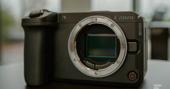Le Canon EOS R6V // Source : Geoffroy Husson - Frandroid