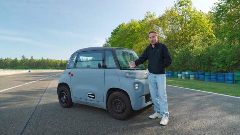 100 tours et 44,5 km en voiture sans permis : comment suivre la course absurde de Sylvain Lyve en Citroën Ami