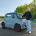 100 tours et 44,5 km en voiture sans permis : comment suivre la course absurde de Sylvain Lyve en Citroën Ami