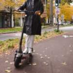 80 km d’autonomie et un deck XXL : cette trottinette électrique Decathlon voit son prix baisser de 50 €
