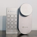 Ce boîtier à 250 euros gère toute la sécurité de ma porte d&rsquo;entrée : test de la Ezviz DL01 Pro Kit