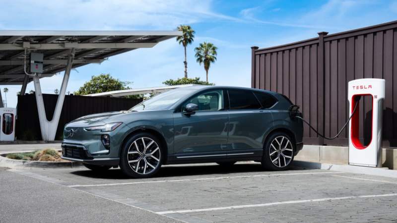 Voitures électriques : Volvo va radicalement simplifier les recharges sur les bornes Tesla avec ces deux annonces