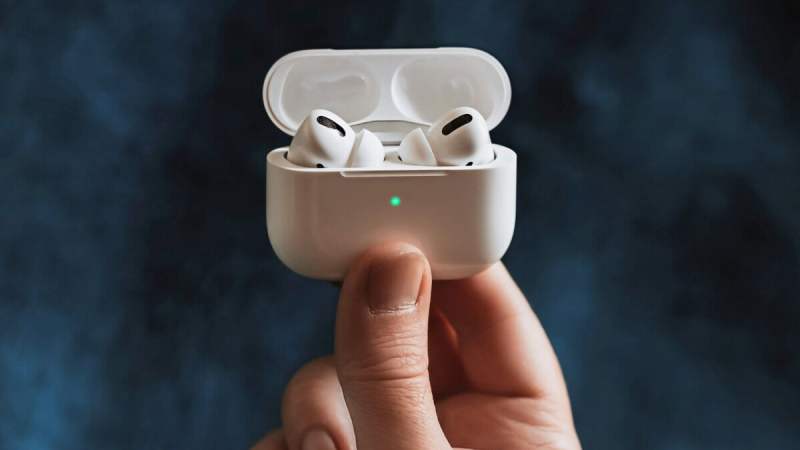 AirPods avec caméras intégrées&nbsp;: Apple serait en phase finale de tests, mais le lancement dépend encore de Siri