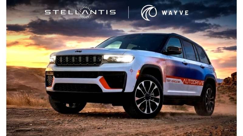 Stellantis vise les longs trajets : la conduite mains libres arrive sur autoroute