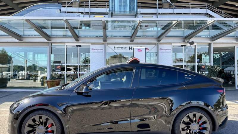 Prix des carburants : jusqu’à 5 500 € d’aide pour passer à l’électrique dès le 1er octobre pour les taxi