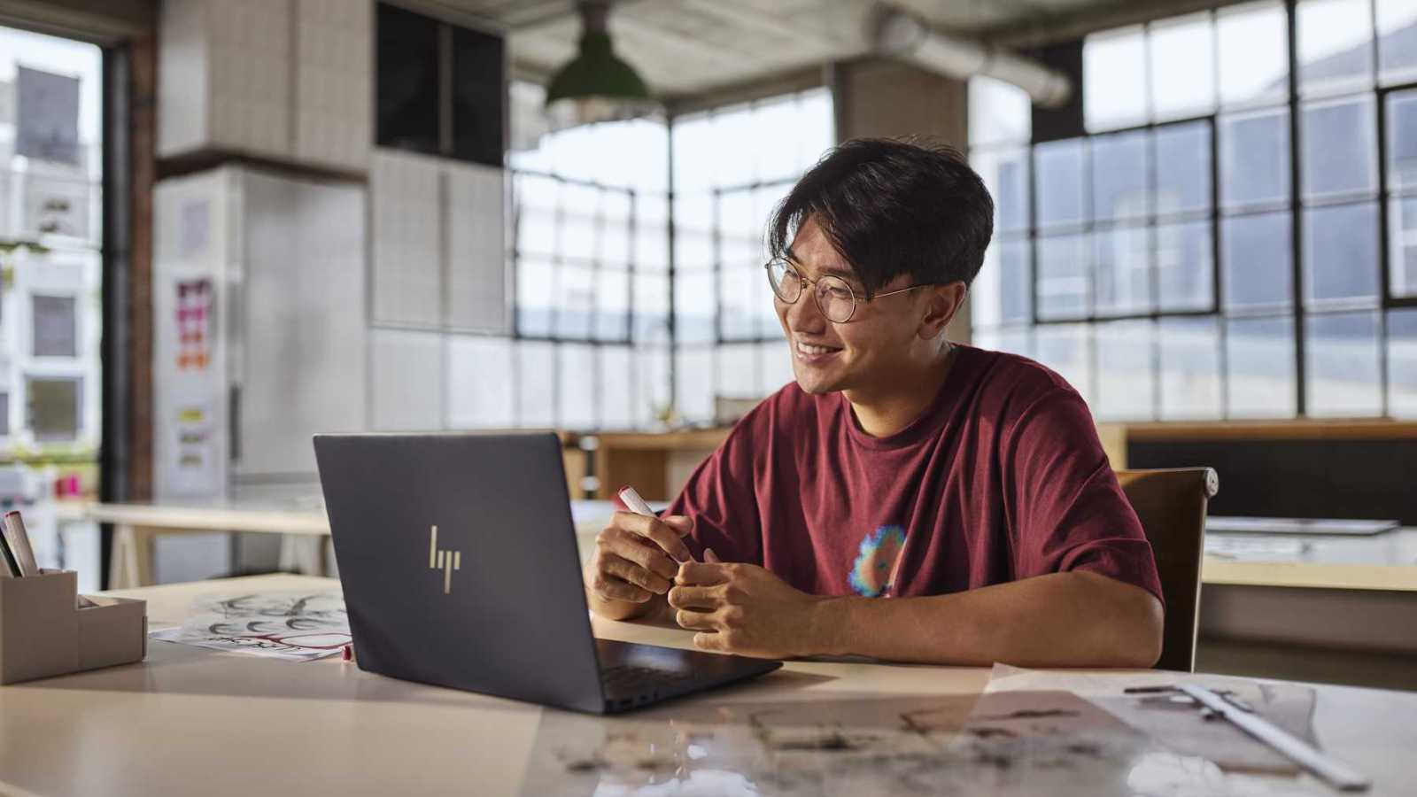 Plusieurs jours d’autonomie sans perte de puissance : le tour de force du processeur Snapdragon X2 pour PC [Sponso]