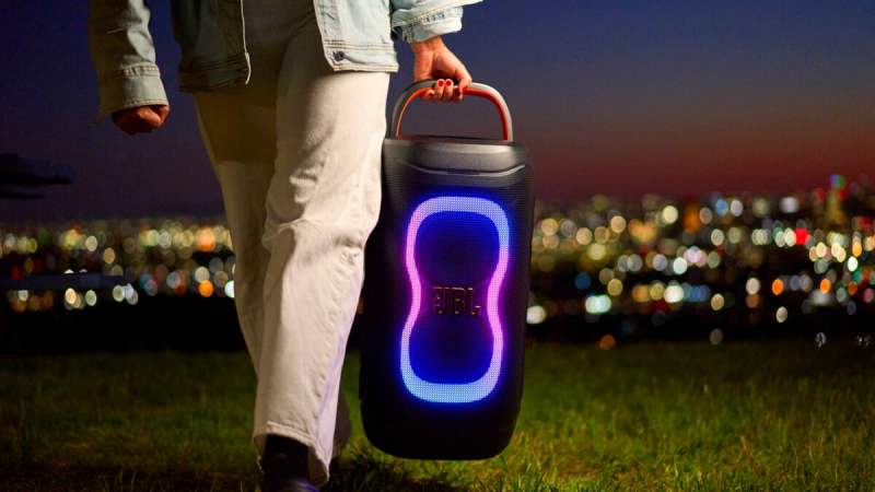 JBL lance une nouvelle génération d’enceintes de soirée : les PartyBox 330 et PartyBox 130