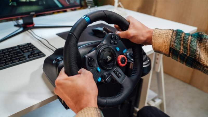 Pour jouer à Forza Horizon, difficile d’ignorer ce Logitech G29 avec pédalier et levier de vitesse à -45%