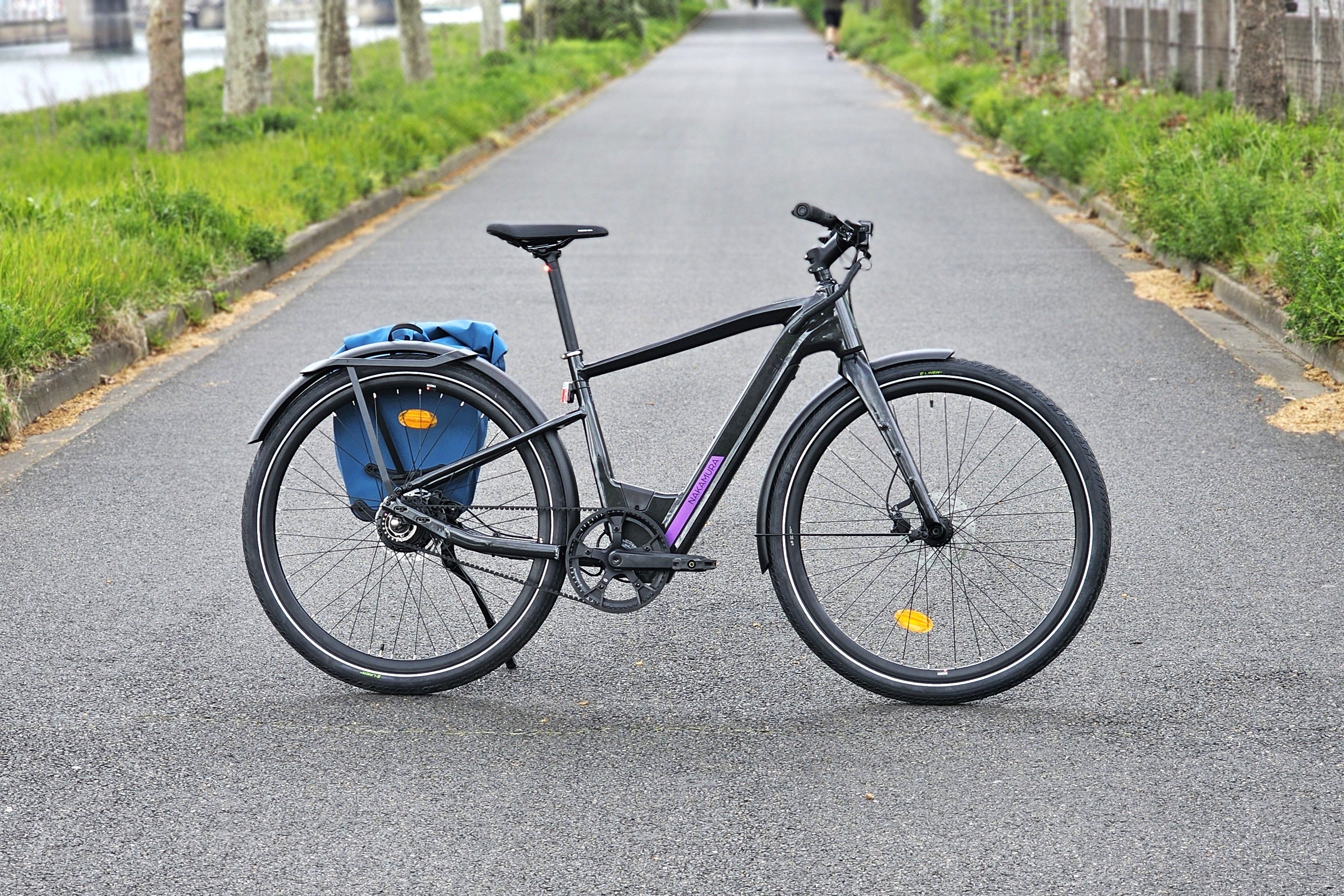 On a testé le dernier vélo électrique urbain d’Intersport : charge rapide, courroie et sous les 2 000 €