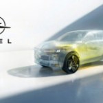 Leapmotor à la tech, Opel à l&rsquo;usine : la recette magique de Stellantis pour casser les prix sur la voiture électrique ?