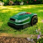 Lidl casse le prix de ce robot tondeuse parfait pour les petits jardins