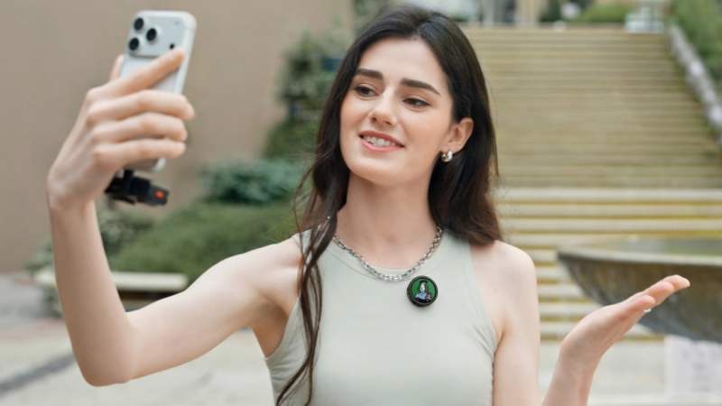 Un écran à encre électronique sur un micro ? L’idée de génie de l’Insta360 Mic Pro