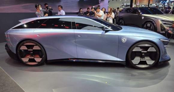 La présence de Peugeot au salon Auto China de Pékin 2026 a été remarquée, notamment avec ses deux prototypes sortis de nulle part