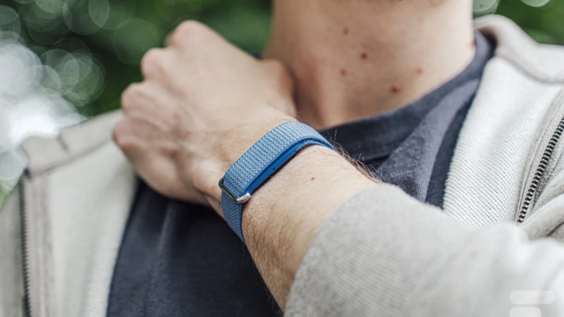 Fitbit Air : comment ce bracelet connecté est détourné pour vos montres traditionnelles