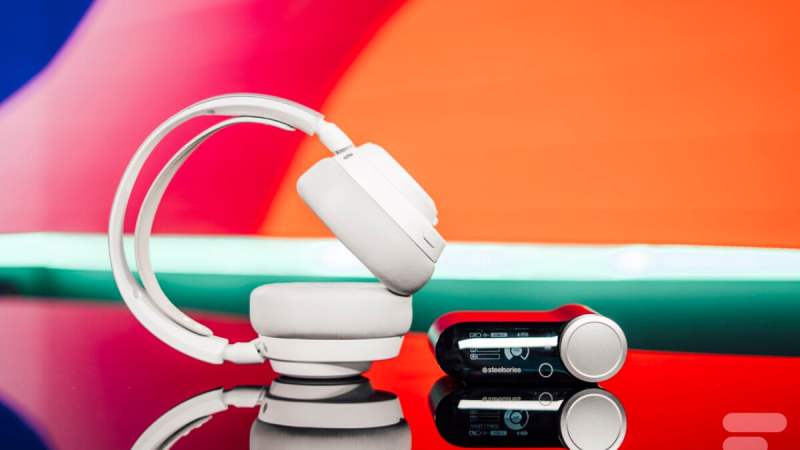 Nous avons testé le SteelSeries Arctis Nova Pro Omni, un casque gaming haut de gamme taillé pour le multi-plateforme
