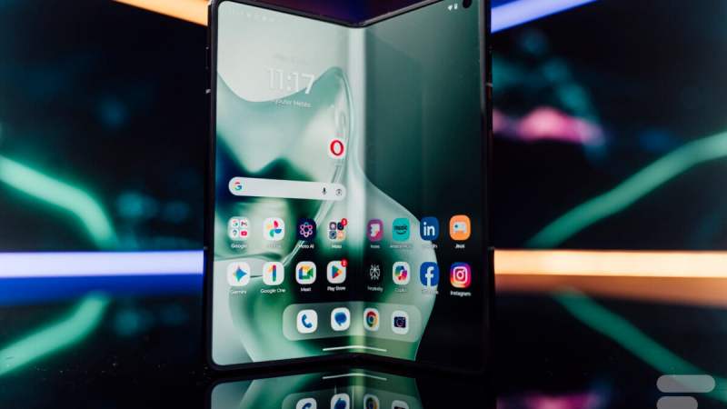 Test du Motorola Razr Fold&nbsp;: j&rsquo;ai testé le premier pliable «&nbsp;livre&nbsp;» de la marque, il cache bien son jeu