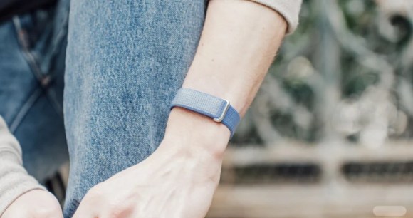 Le Google Fitbit Air // Source : Chloé Pertuis - Frandroid
