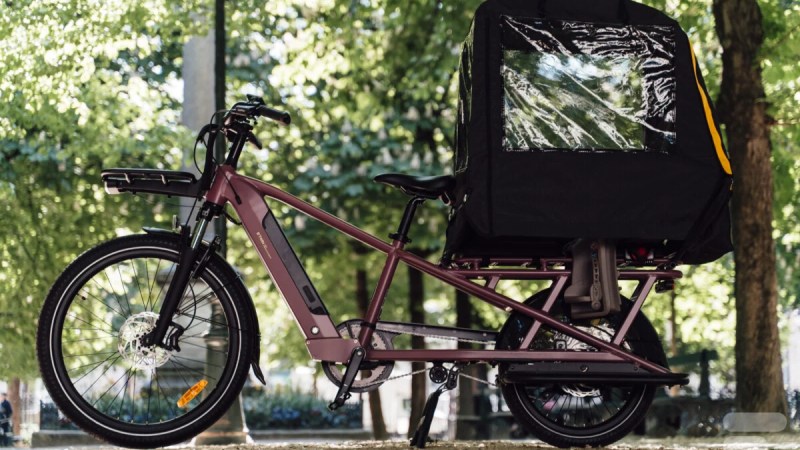On a testé le Decathlon Longtail E-three 500 : le cargo électrique au rapport qualité-prix encore imbattable en 2026