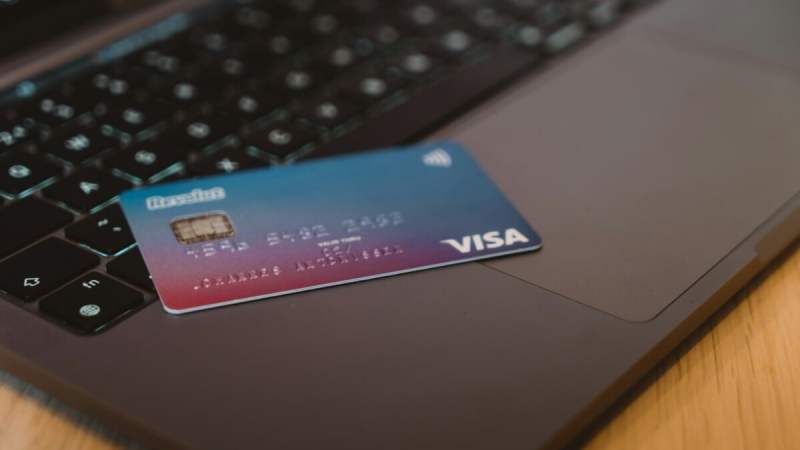 Fermer son compte pour passer 100 % chez Revolut : bonne ou mauvaise idée ?