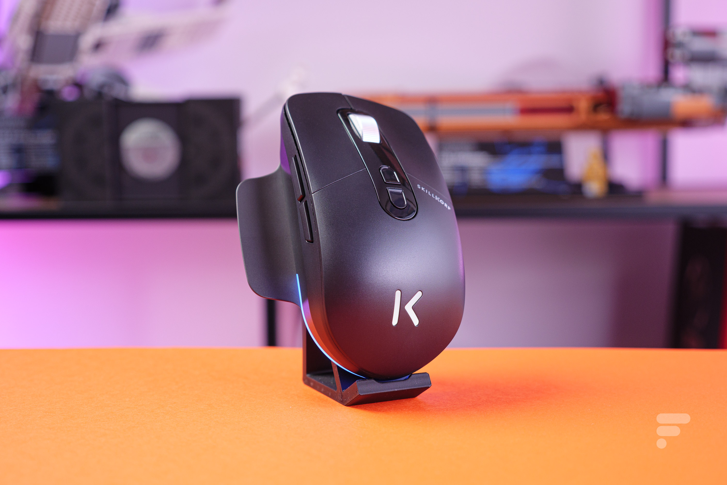 J’ai testé une souris gamer ergonomique et ambidextre : test SKILLKORP Ambi One