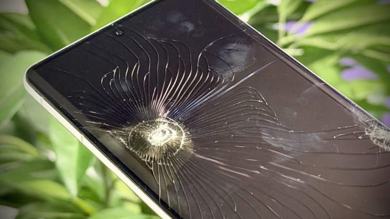 Écran de smartphone incassable et inrayable&nbsp;: pourquoi c&rsquo;est scientifiquement impossible