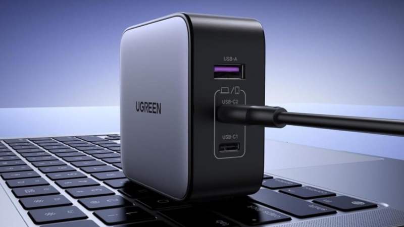 Ce chargeur 65 W à trois ports est taillé pour les globe-trotteurs, et il est à -50 % sur Amazon