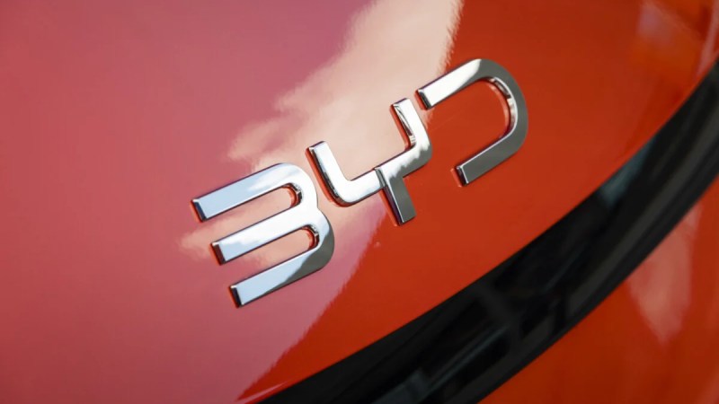 Tesla décroche au 16e rang mondial, BYD à la 6e place : le séisme de l’automobile chinoise