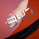 Tesla décroche au 16e rang mondial, BYD à la 6e place : le séisme de l’automobile chinoise